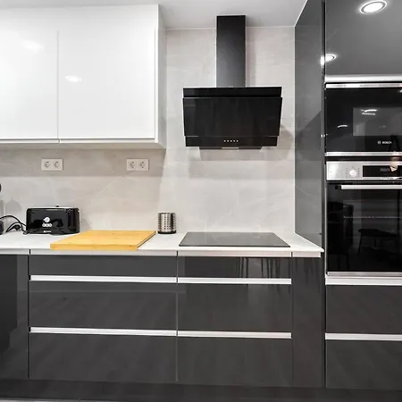 Noche By The Sea Apartment